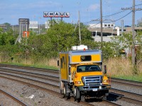 A Sperry truck (SRS 945) backs up on the freight track of the Montreal sub so that he can cross over to the transfer track at far left.