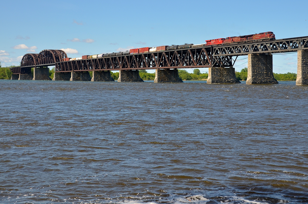 CP 253 has a short train powered by three CP GE's (CP 8515, CP 9604 & CP 8920) as he crosses the St-Lawrence river, his journey to St-Luc Yard in Montreal almost done.