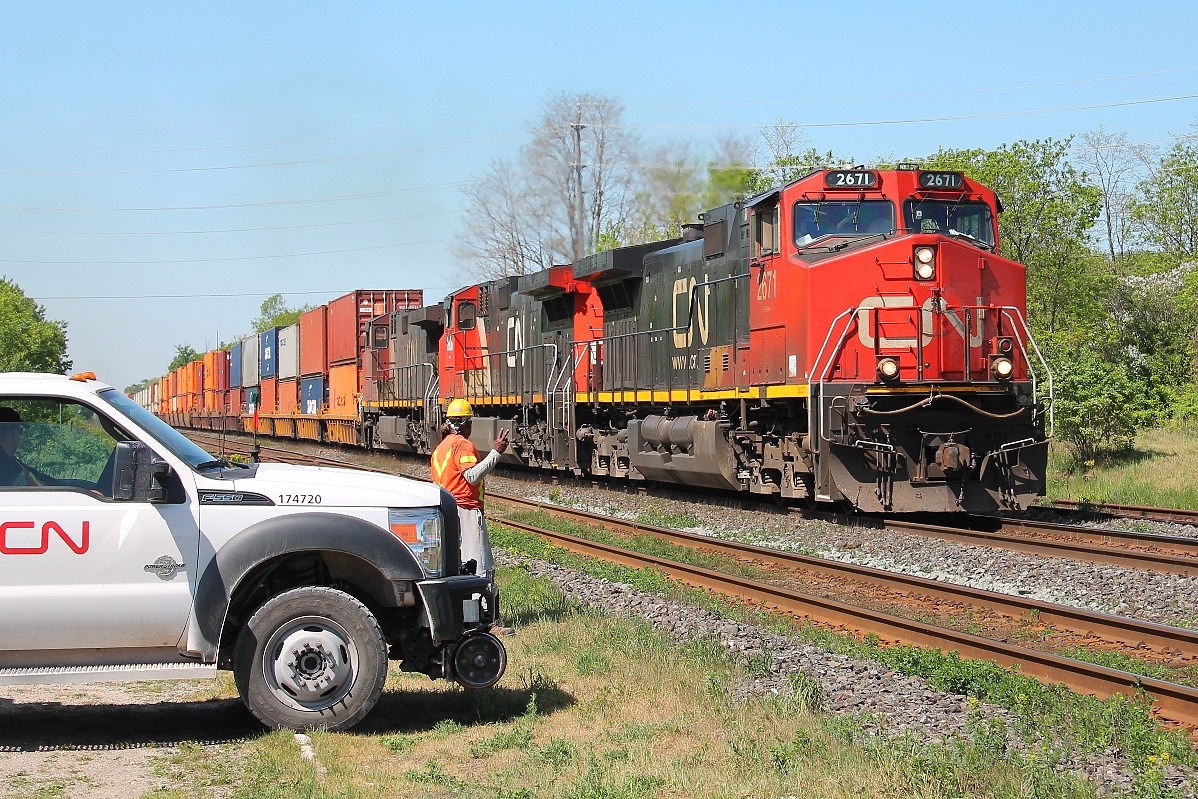 A very long all intermodal 148 races through the station lead by 2671,2606,&2613 getting a southside inspection.
