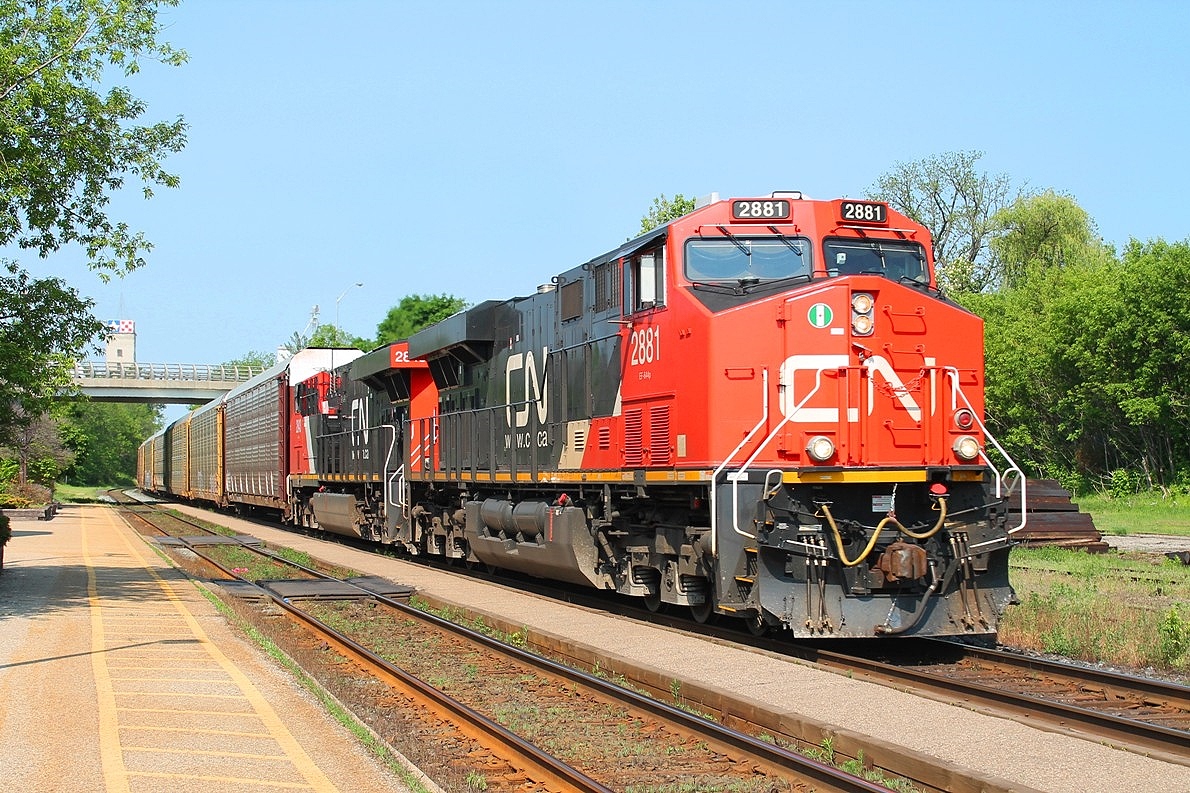 Two AC locos 2831 and 2843 storm up Woodstock bank with a mixed freight on the north track.