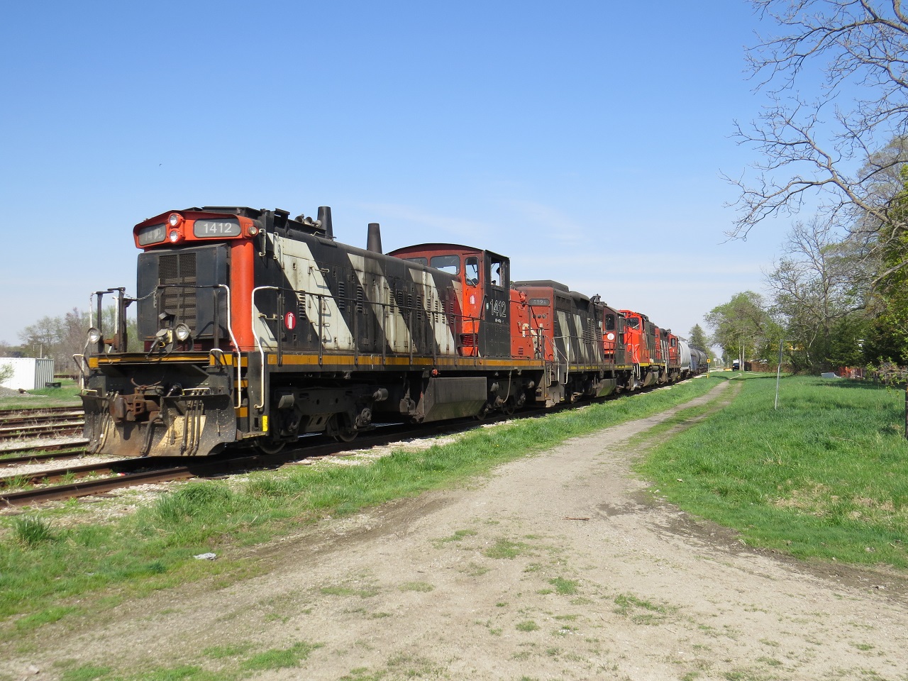 An unusual amount of power is on L585 where normally 2 units are seen. Does anyone know why there were 4?