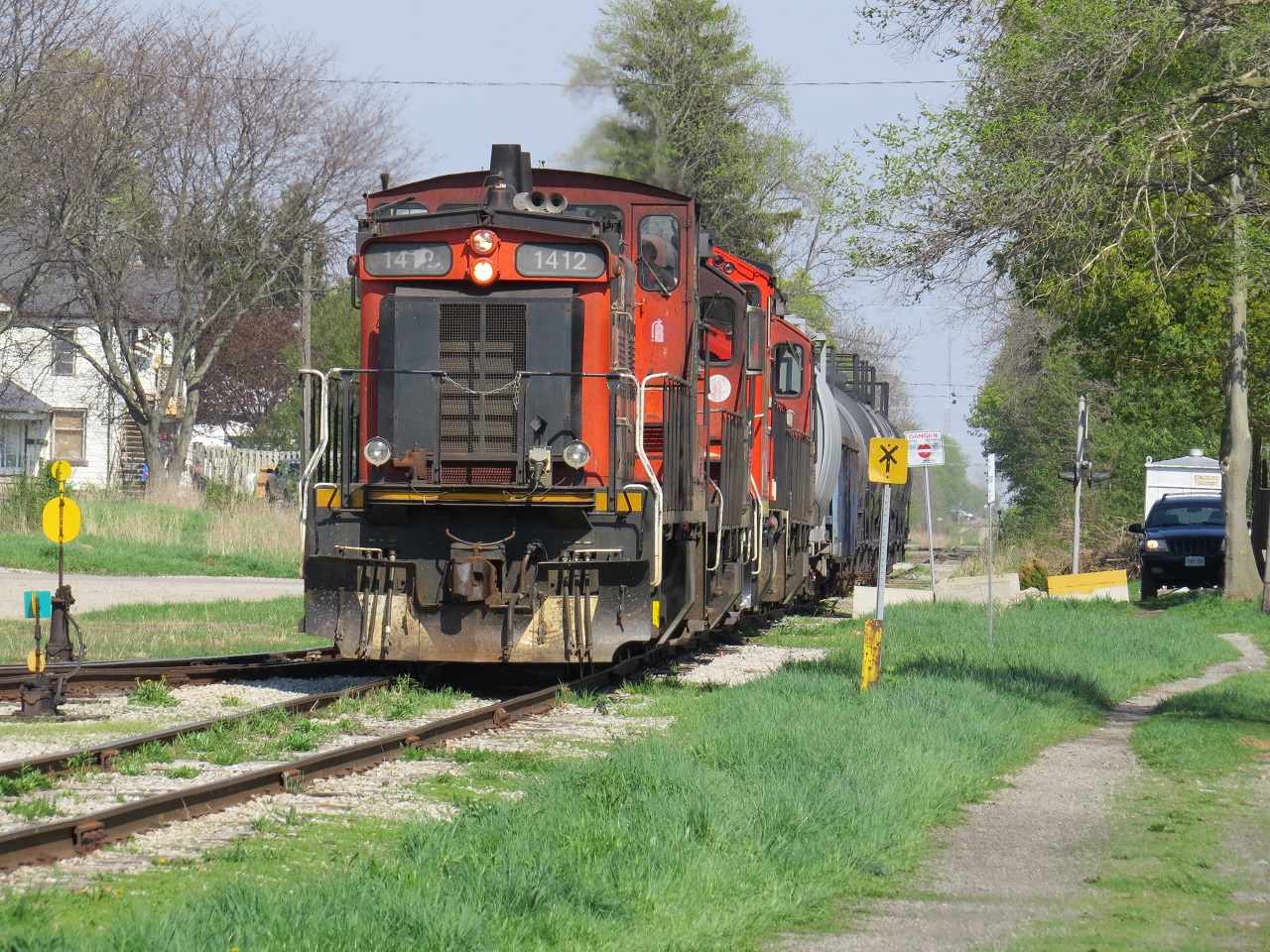 L585 reverses its train towards Format