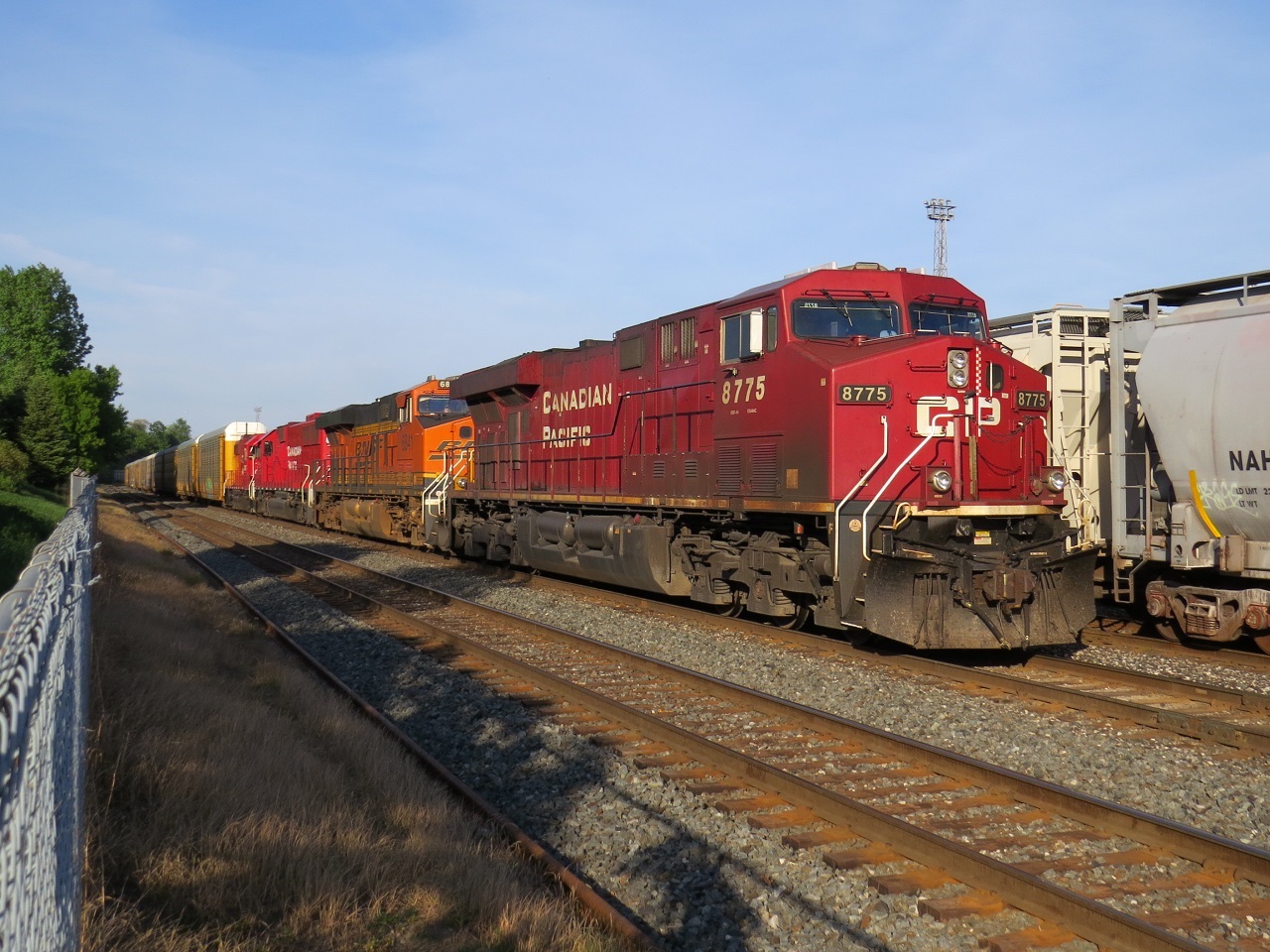 CP 147 prepares to cut off the autoracks and then to set off CP 3103 at the shops.