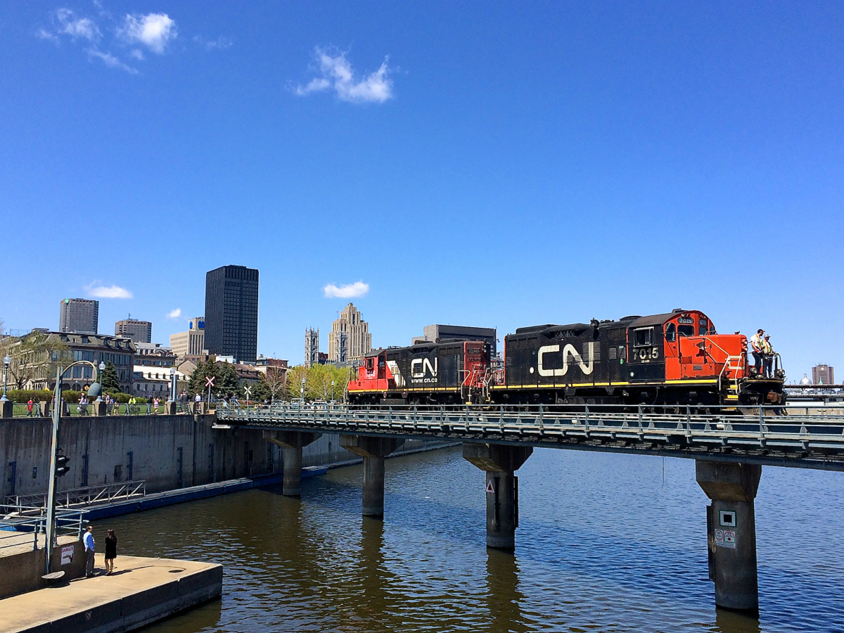 CN 7015 & CN 7246 leave the port of Montreal light as they cross over the eastern end of the Lachine canal.