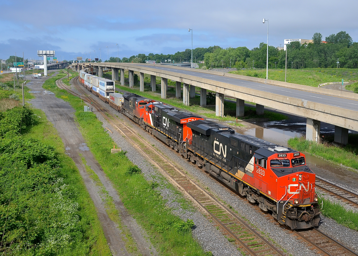 More and more ES44AC's out east on CN. More and more CN trains in eastern Canada have ES44AC leaders these days, and here a long CN 120 (610 axles) has older ES44AC CN 2833 and newer ES44AC CN 2940, along with SD70M-2 CN 8015 as it heads east through Turcot West.