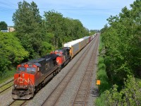 CN 2661 & CN 2881 lead CN 401 towards Taschereau Yard where this train which originated at Joffre Yard will soon terminate.