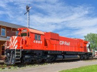 <b>A semaphore and an MLW.</b> CP 4563 (an MLW M630 built in 1969 as CP 4575) rests in front of the Hays station at Exporail. In the background is a semaphore signal.