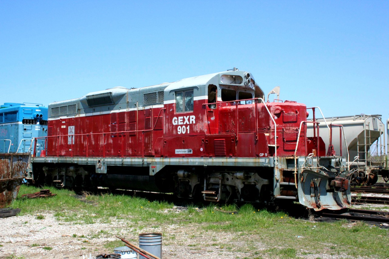 GEXR 901 was sitting at Kitchener VIA station for a while back in 2003, coupled to GEXR 177. Five years later, it was resting in the Goderich yard looking worse for wear. I don't think she'll be running anymore! Behind it is 3834, a locomotive I never saw operational; however, other RP.ca contributors have. The 3834 was in even worse condition. Someone is welcome to comment on the fate of these two locomotives.