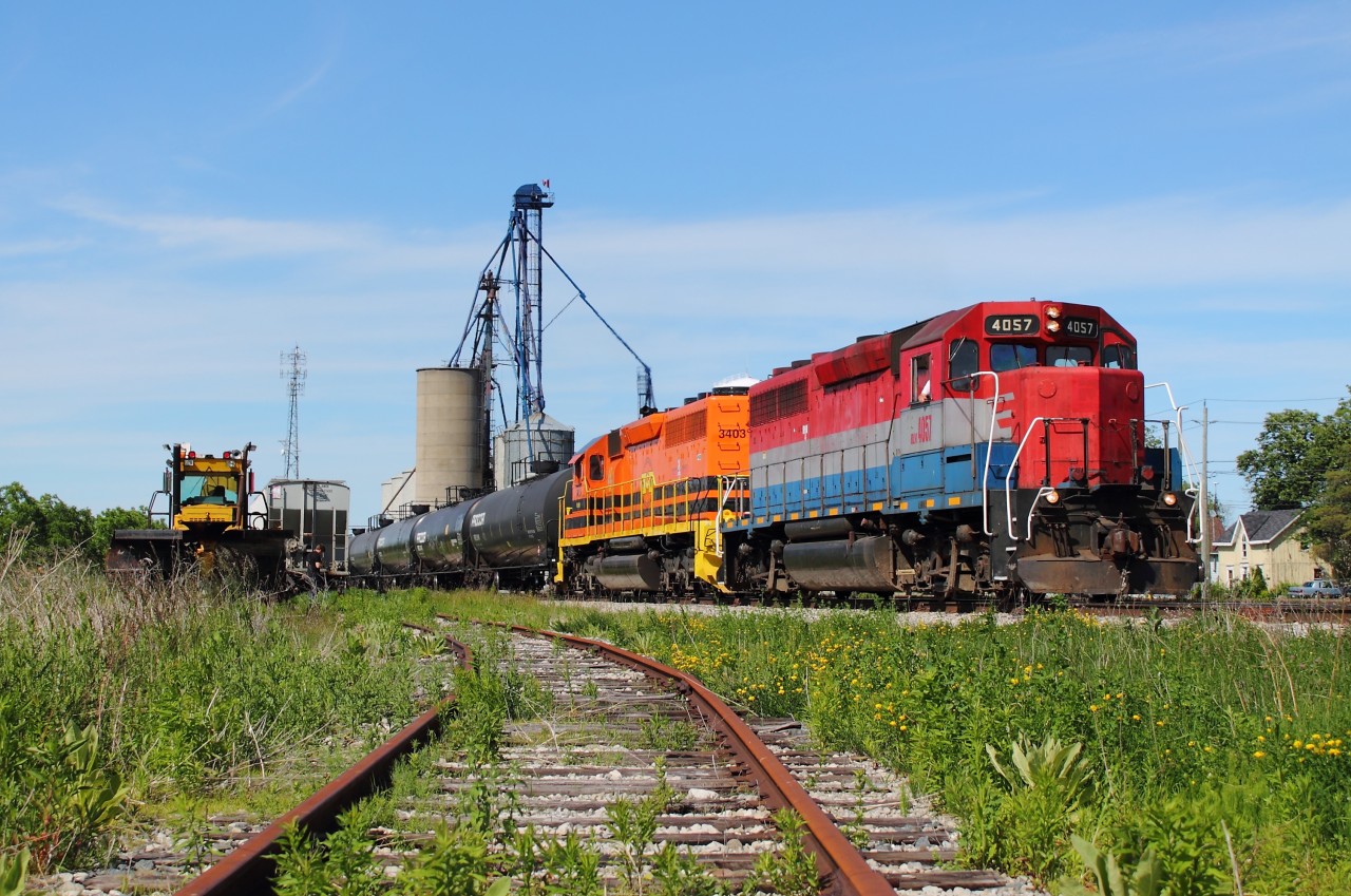 SOR 595 made a rare daylight appearance on Saturday, they are pictured passing through Hagersville on their way back to Nanticoke with RLK 4057 and RLHH 3403 and 20 tank cars.