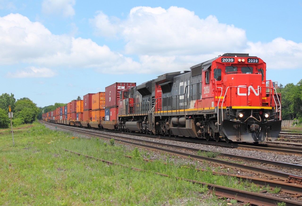 CN 148 cruises through Brantford with CN 2039 on the point, having a standard cab GE leading was a nice change from all of the GEVO's I have been shooting lately on CN.  This made for an excellent lunch hour train.