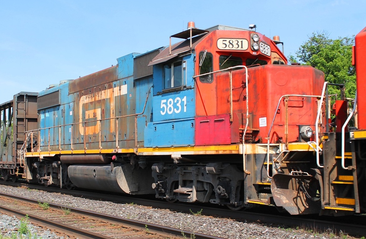 I have included this close up of GT 5831 because of the weird light attachment on the roof.