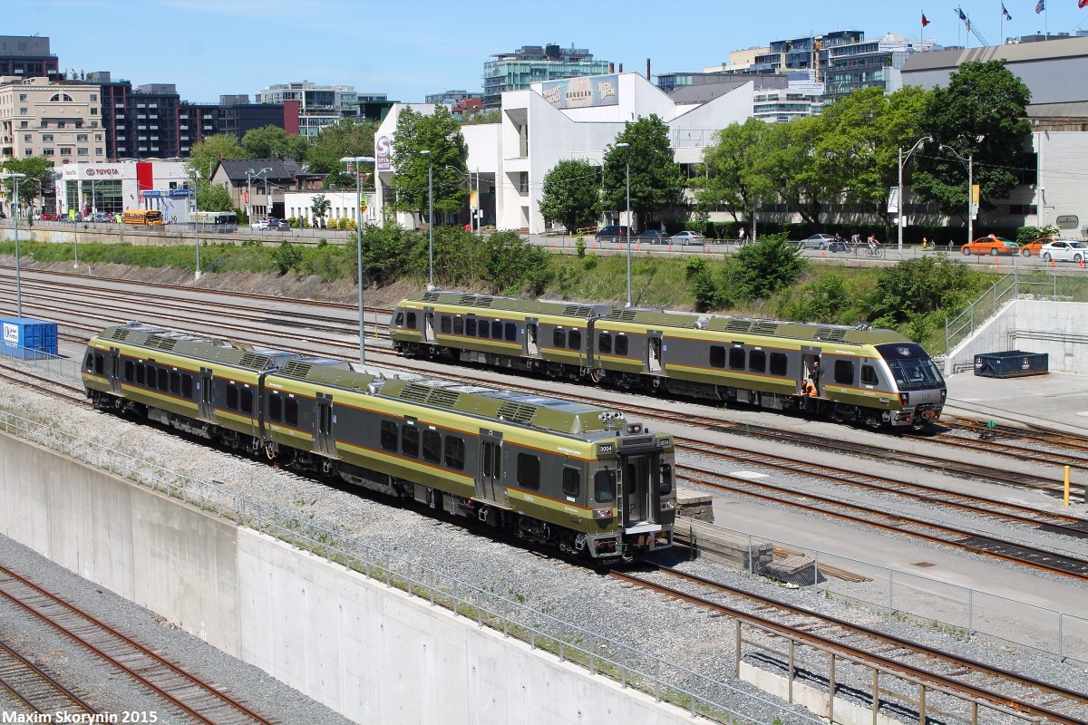 A eastbound Union Pearson Express train passes a stopped one in the Bathurst Yard en route to Union Station, where it'll be arriving in about 1-2 minutes.