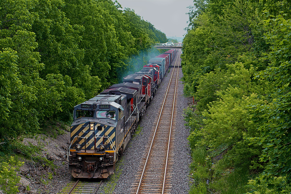 After a bit of a wait at the Welland Canal, a lengthy CN 422 glides through St. Catharines with BCOL 4653, IC 2711, CN 4770, 4728 and IC 2712. BCOL 4653 was on CN 330 the night before, and got swapped over to 422 instead of continuing on 331 the next day. 5793, which was on the previous day's 421, ended up getting swapped over to 331. Regardless, I was positively expecting BCOL 4653 to be leading 331, and that it was 422 instead I couldn't care less. With five units in tow, this was the best probable leader. Meanwhile, behind me, CN 421 is struggling out of the Jordan dip, which will meet 422 in a few moments.