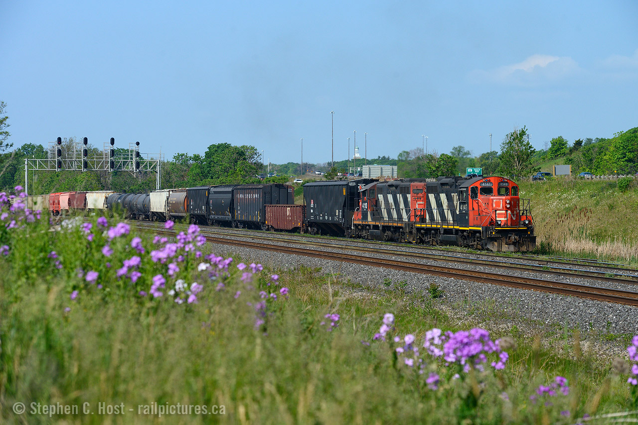 Taking a cue from Marc Dease's great photo CN 551 with a pair of 4100's is entering the Aldershot yard lead at Snake with 7 cars from Hamilton.