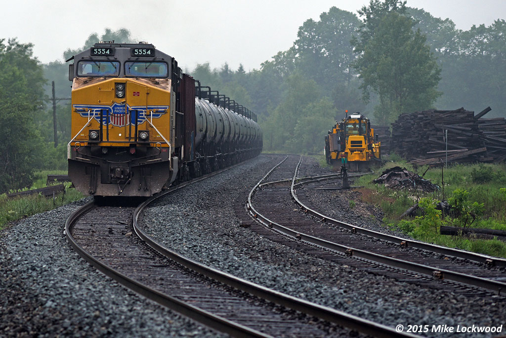 UP 5554 brings up the markers on 550's train as it rolls southbound along the passing siding and back track at Palgrave. UP 5549 and CP 8736 are on the head end. 1633hrs.