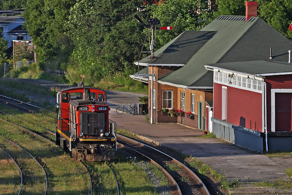 Rare for these parts, a GMD1 sits in the yard out in front of Huntsville Station ready to do the first of two weekly runs down to Longford Mills the next morning.