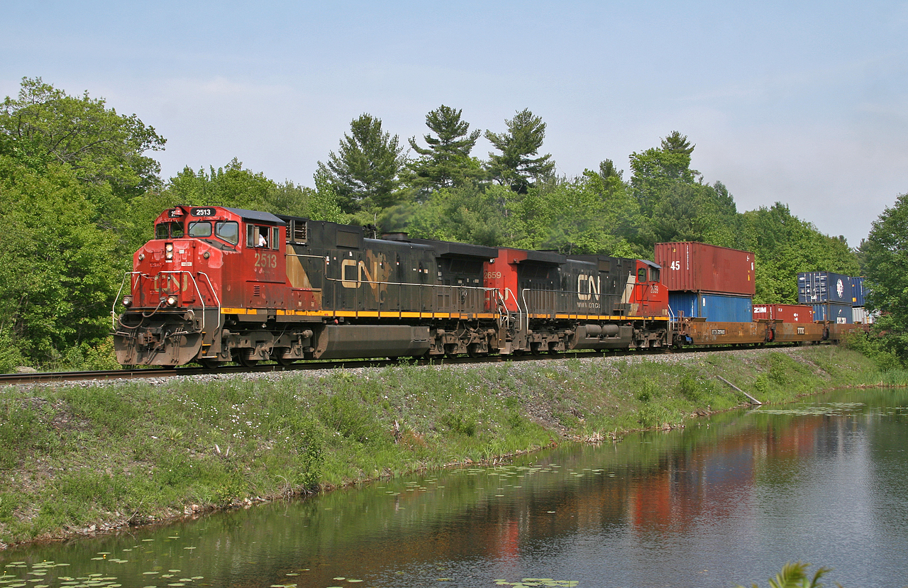 After meeting 314 and a detoured 136, X 101 departs Sparrow Lake, moving up to Woodward to meet the next south bound with worn down CN 2513 and CN 2659 providing the power on what would normally be a high priority train.