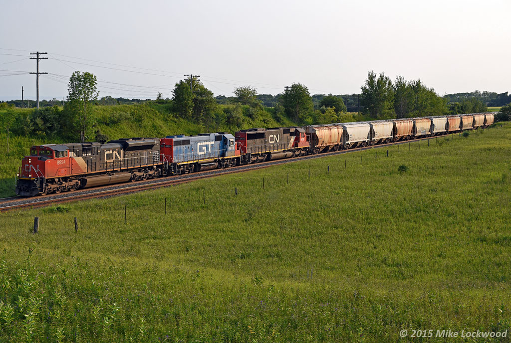 A short 516 passes Newtonville Road on it's way to Belleville in late afternoon light. Been a while since I caught a GTW geep out here, and with no GE's in sight, all the better. CN 8924, GTW 4909, CN 5478. 1909hrs.