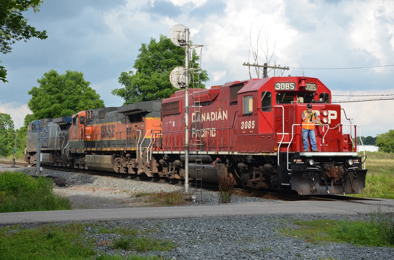 CP 240 reverses back to their train after lifting 3085 and will depart in 10min.