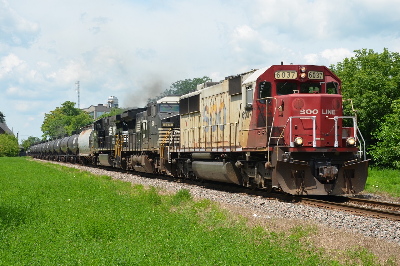 With a timely heads up, I was able to make it to downtown London to shoot one of the few SOO left that are not put in storage. The 2 NS units were a bonus on this loaded ethanol train.