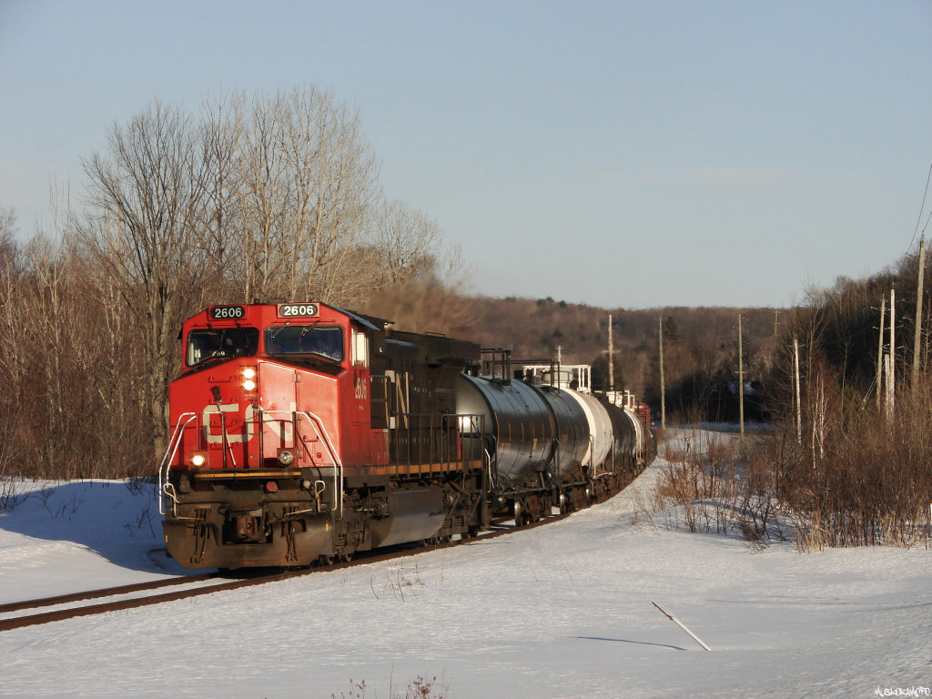 CN 450 - CN 2606 South lugging along just South of Huntsville after lifting 9 cars from track HB61. After today's muggy 31 degree meltdown, it's almost nice to look back on a cool March evening! Almost...