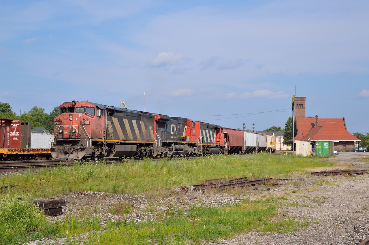 CN 435 pulls into Brantford with their dynamic brakes howling as they slow to stop for their work in the yard.  The power for 435 on this day was CN 2418, CN 2160, CN 5330.