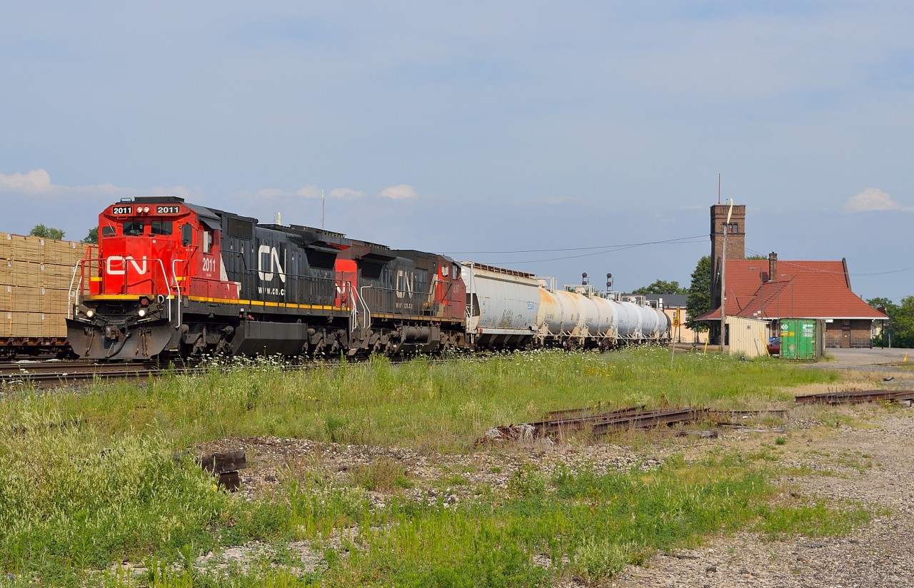 An early running 383 cruises through Brantford with CN 2011 and CN 2197 providing the power.  I finished work at 1700 and 383 was through at 1710, not bad timing.