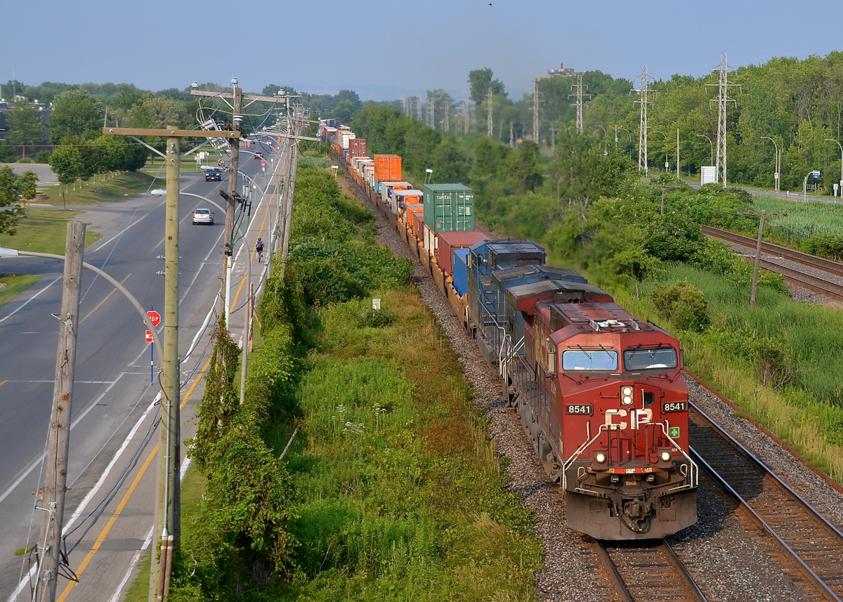 Mostly manifest. CP 143 is an intermodal train that runs from Montreal to Chicago, but on this day it is mostly manifest. Leading are two AC4400CW's (CP 8541 & CEFX 1054).