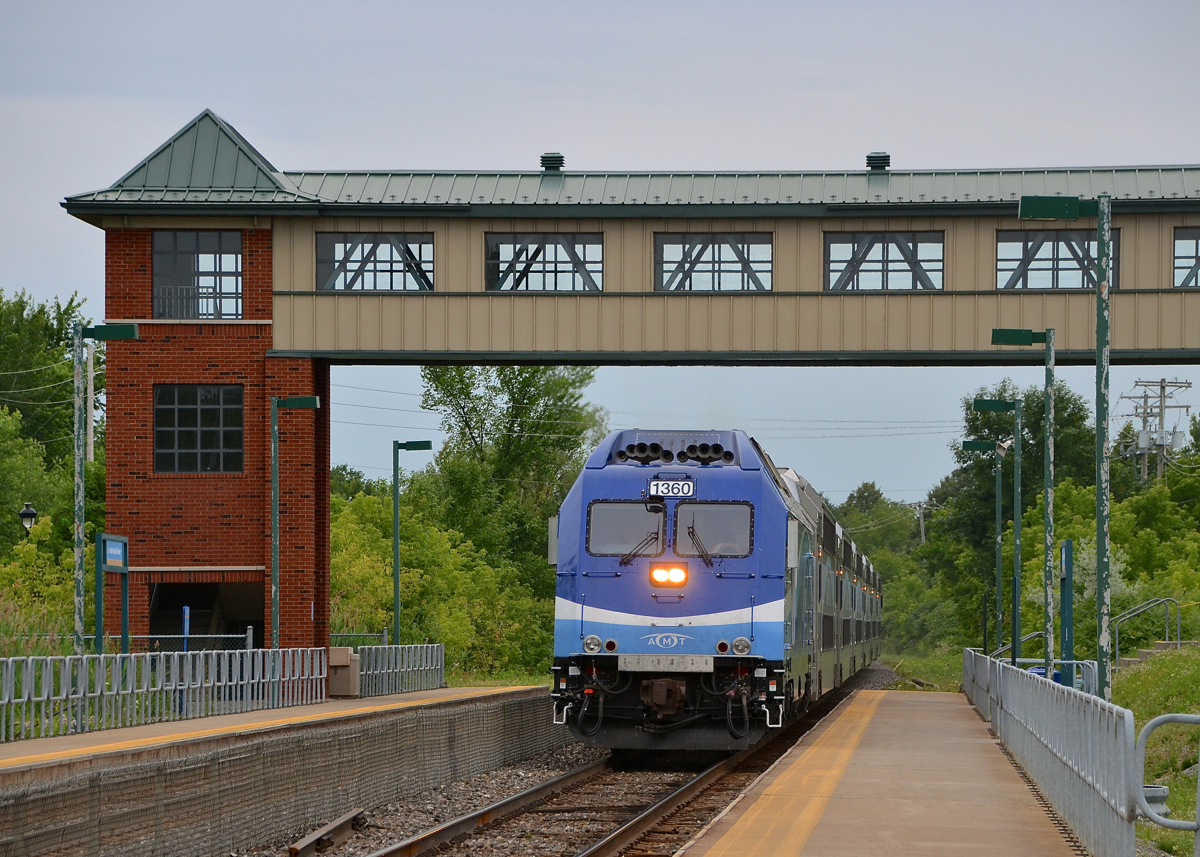 AMT 814 with AMT 1360 has arrived at Mont-St-Hilaire station, the end of this commuter line.