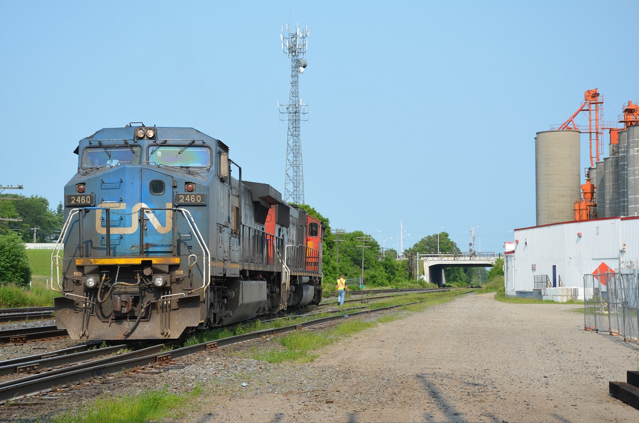 After chasing 6053 on 550, I walked back to the CN yard under Highbury bridge in time to see A434 preparing their train.