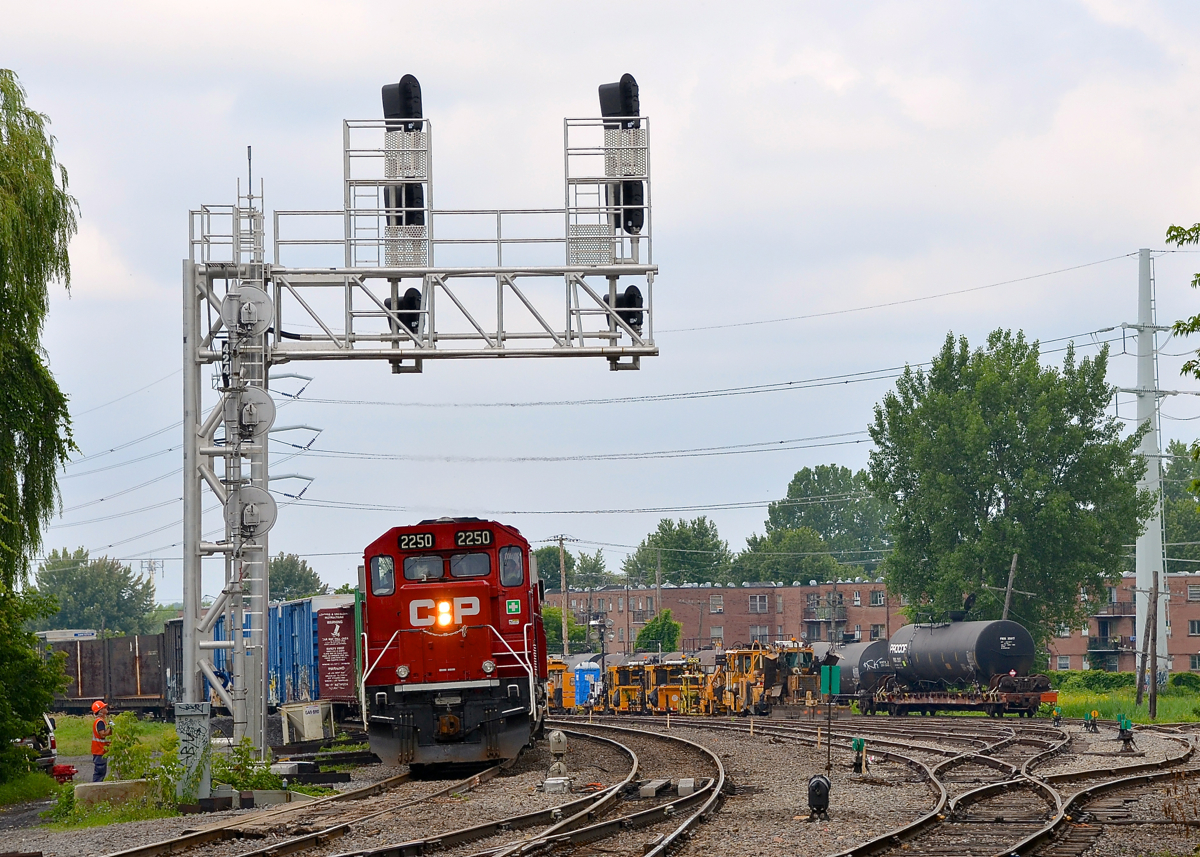 CP 2250 is passing a signal tower that had just been set up a few minute earlier. The older triple searchlight signal is still in place and in use, but its days are numbered. At right is CP's Lasalle yard.