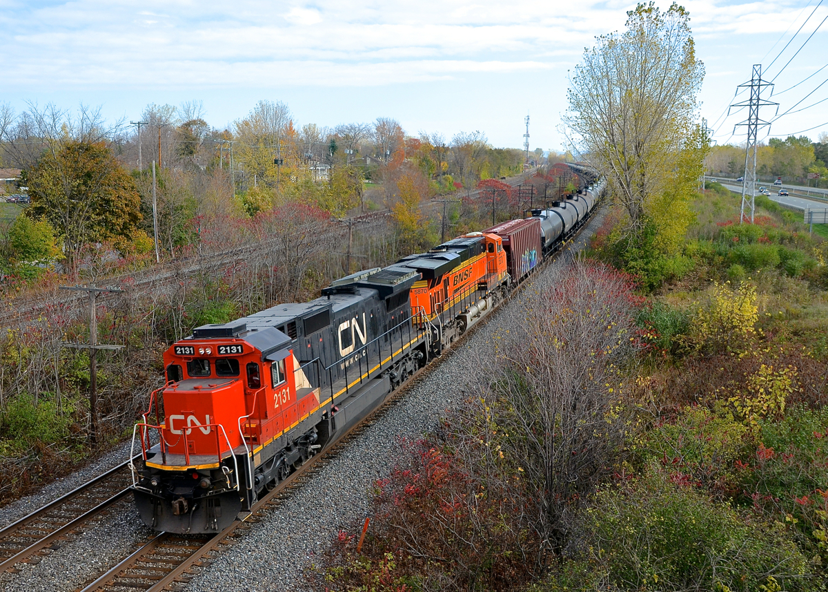 CN 711 heads west through Beaconsfield with CN 2131 & BNSF 5870.