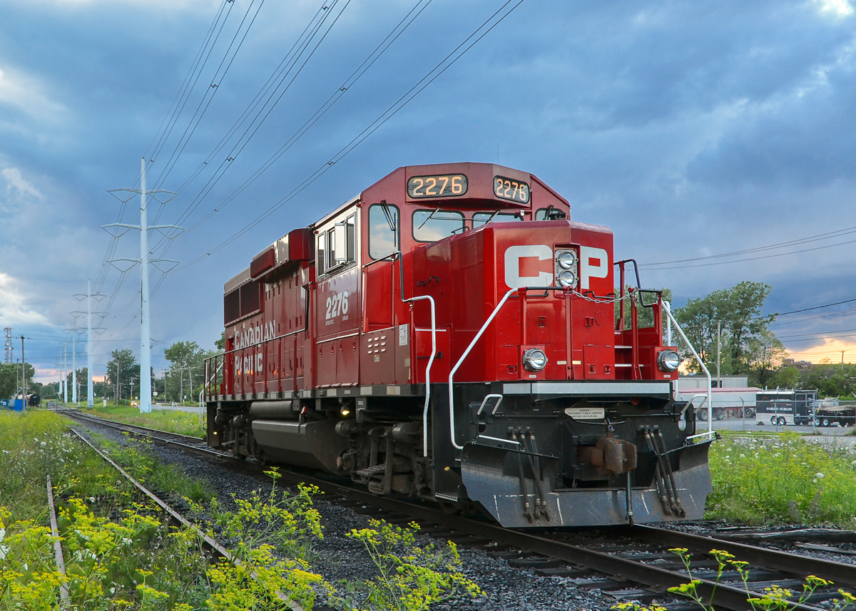 End of the Loop, at the end of the evening. CP 2276 is parked at the furthest section of CP's Lasalle Loop still in use just a bit before sunset. At left is a building that was once used by Seagram to produce alcoholic beverages. I believe the crew went to get dinner at this point.