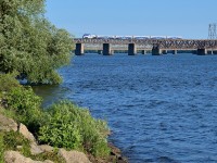 Repainted AMT 1328 pushes a matched set of single-level Bombardier cars over the St-Lawrence river. This is AMT 95, the last train of the day for Candiac.
