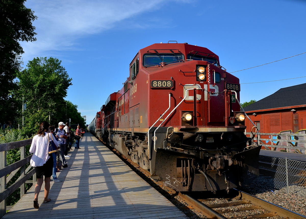 CP 253 is blasting through Lasalle station during the middle of the morning commuter rush, as anxious commuters await the arrival of AMT 84, already about 10 minutes late at this point (it would arrive 20 minutes late). Power is CP 8808 & CP 9822.