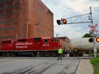 With a conductor protecting the Lafleur Avenue crossing, CP 3072 switches one of two clients left on CP's Lasalle Loop spur. 