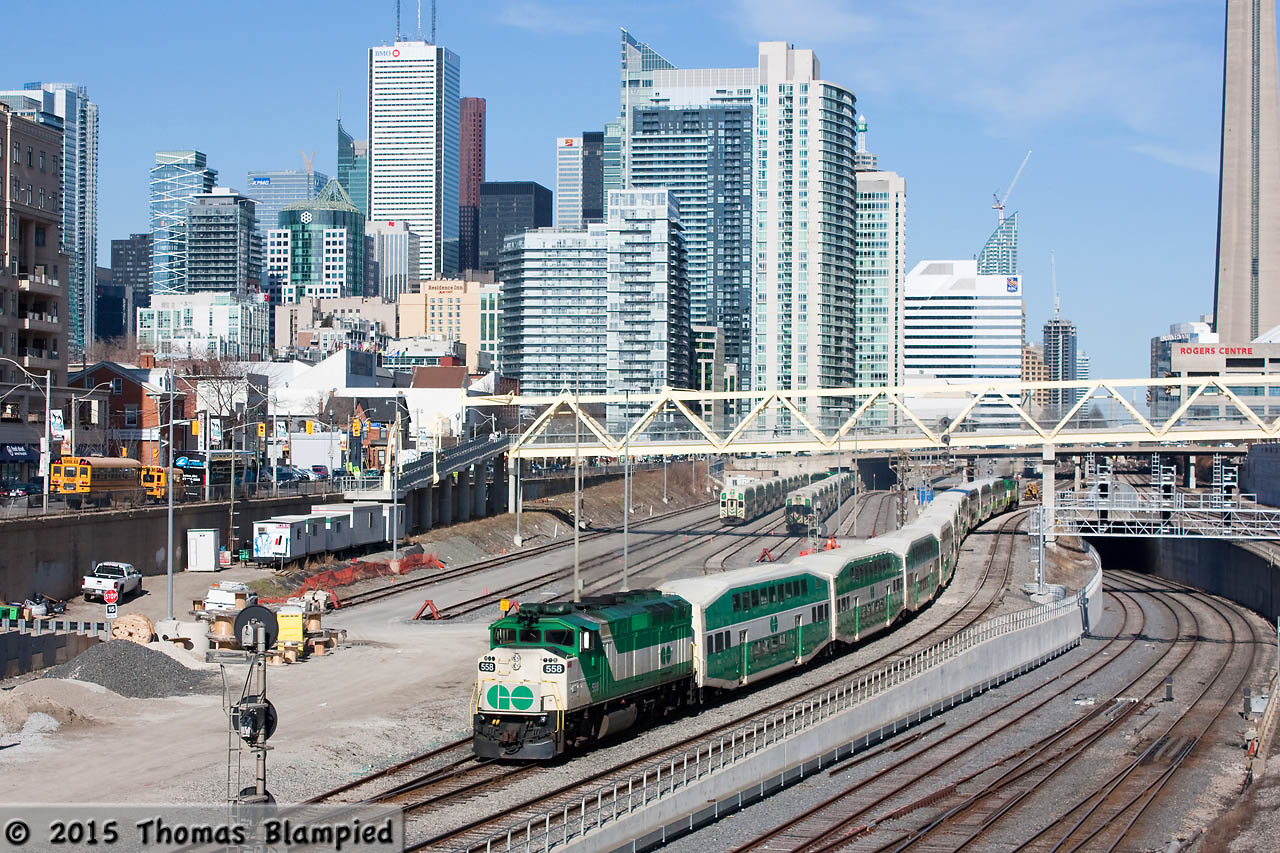 With the introduction of the new MP40 locomotives, GO's fleet of F59s has dwindled. However, the remaining F59s can often be seen as part of L10L consists on longer runs. Here, 558 is seen leading a westbound (probably heading for Barrie) rush-hour train towards Bathurst Street.