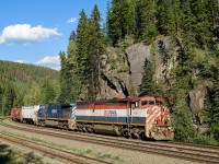 BCOL C40-8M 4624 and BCOL C44-9W 4652 (probably the two cleanest BC Rail units on the CN roster!!) tip over the continental divide at Yellowhead, BC with a loaded grain train.