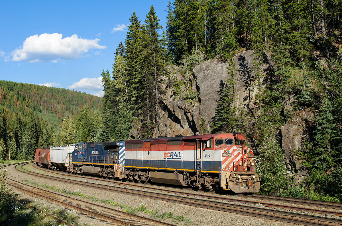 BCOL C40-8M 4624 and BCOL C44-9W 4652 (probably the two cleanest BC Rail units on the CN roster!!) tip over the continental divide at Yellowhead, BC with a loaded grain train.
