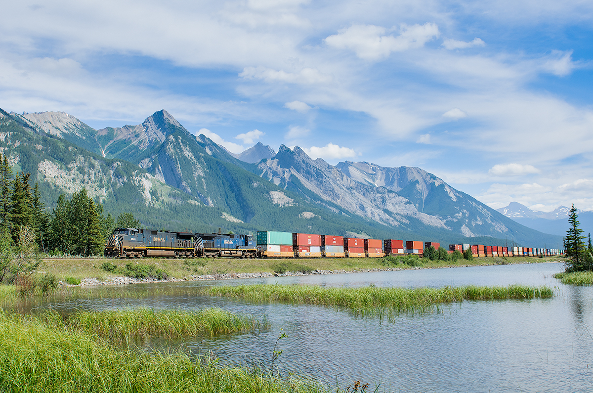 I could get used to these solid BCOL consists! Still together (been this way for a month or so), BCOL C44-9Ws 4646 and 4651 speed through Henry House with train Q10651 04.