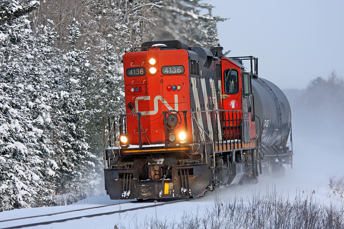 CN 595 heads down the Newmarket for Longford Mills as it does almost every Tuesday and Thursday, this time with a single tank for Stepan Chemical, their sole customer down in that area.