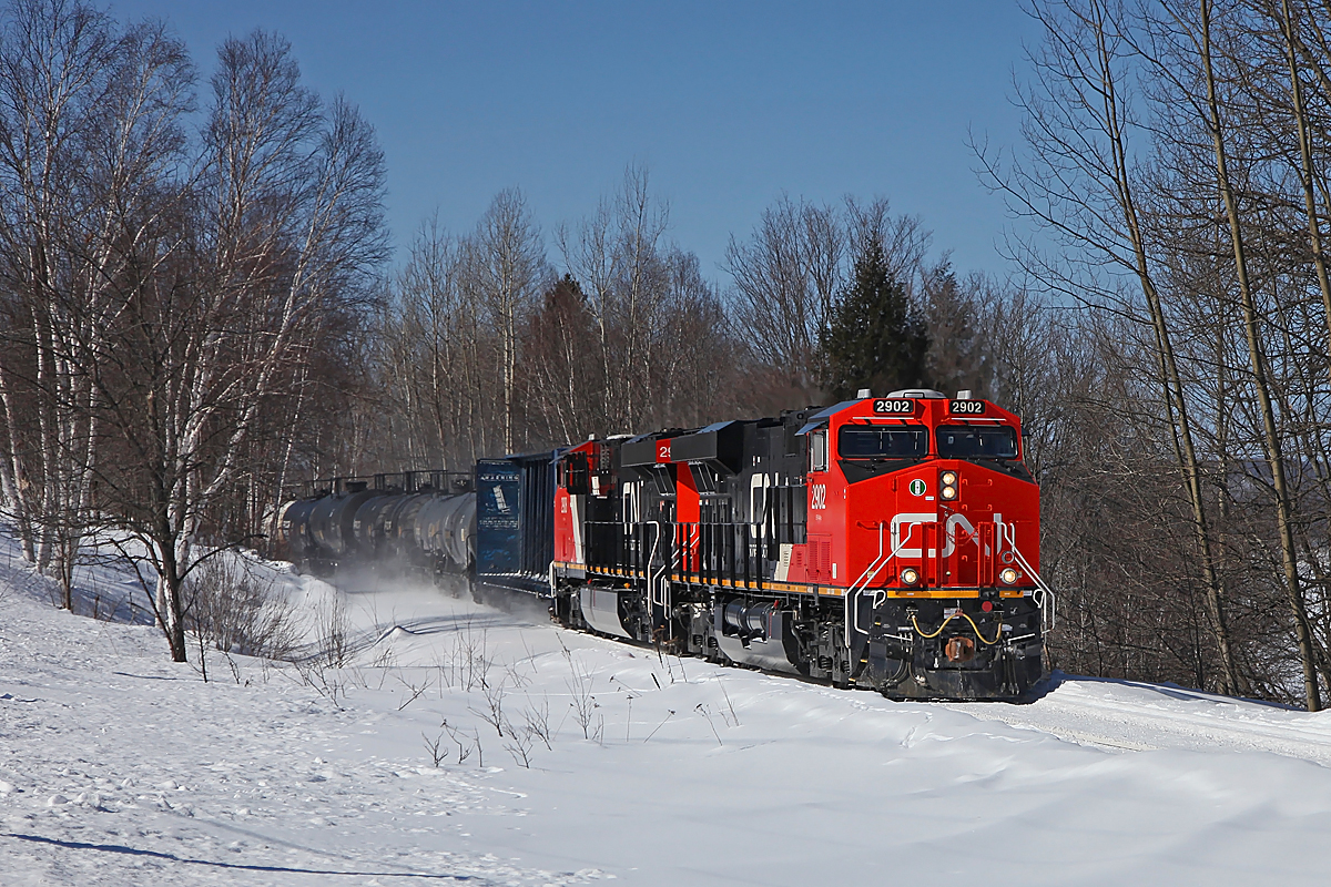 You never know what you'll get for power heading to and from North Bay on the Newmarket Sub. One day it can be an old SD40-2, and the next, as this day, a fresh-from-the-box looking GE ES44AC.