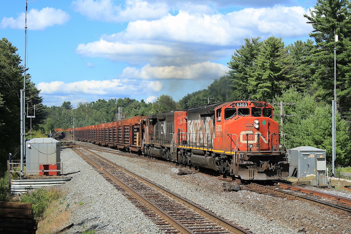 A couple of SD40-2Ws bring this train composed of CWR and crude oil through CN Boyne.