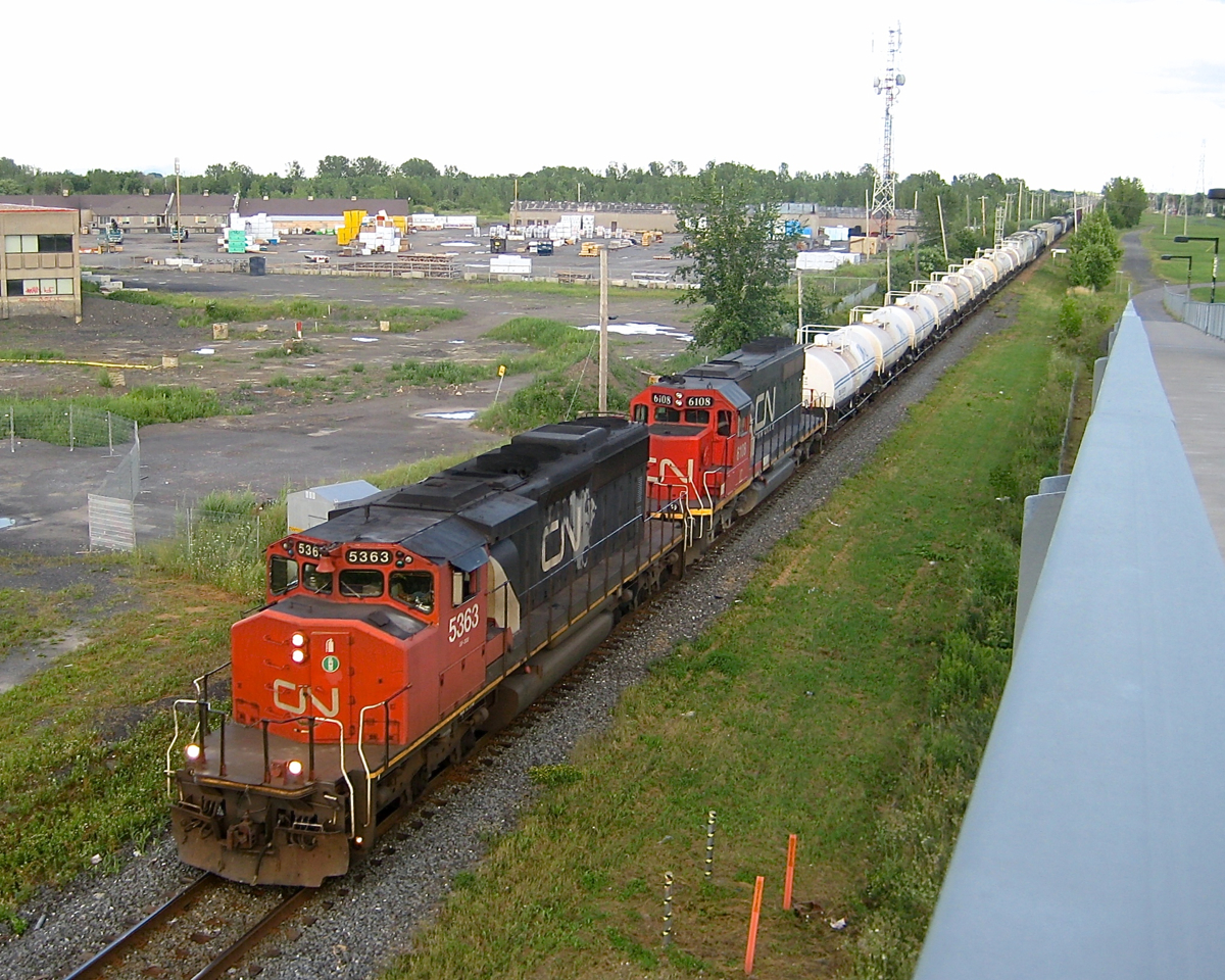 Which of us railfans wouldn't give an arm or a leg to shoot a lashup like this again....CN 323 heads back to Montreal from Vermont with CN 5353 and IC 6108 as power. It is on the Rouses Point Sub and will join the St-Hyacinthe Sub when it enters Southwark Yard shortly.