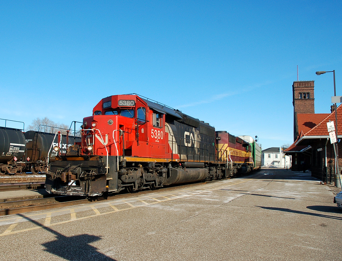 CN 5380 and WC 6003 team up to provide the power for 271. CN 5380 was built as MP 799 and was retired in late 2007 (and scrapped), WC 6003 is now Wheeling & Lake Erie 6316