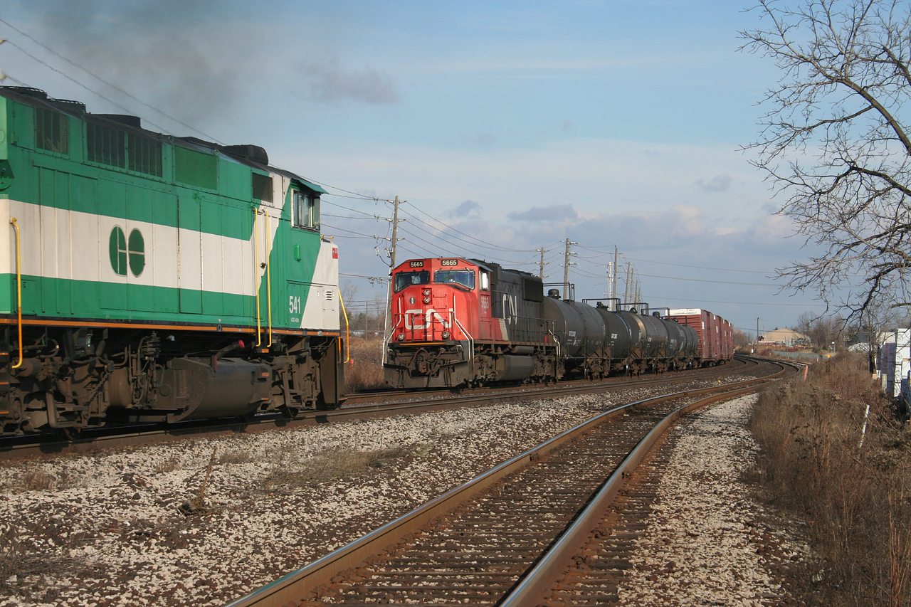 CN 431 slowly pulls their train out of the yard at Oakville, while GO 541 blasts off from the station, bound for Toronto and eventually, Oshawa.