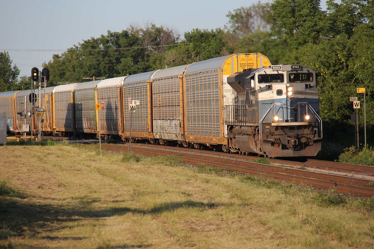 CN X371 heads west towards London after completing its work at Beachville, just west of here. Numerous railfanners were out for this train as, all of us are aware of, this may be one of the last chances of getting this locomotive leading in this paint scheme, let alone in good light. Thanks for all the information and heads up everyone. Time - 19:08.