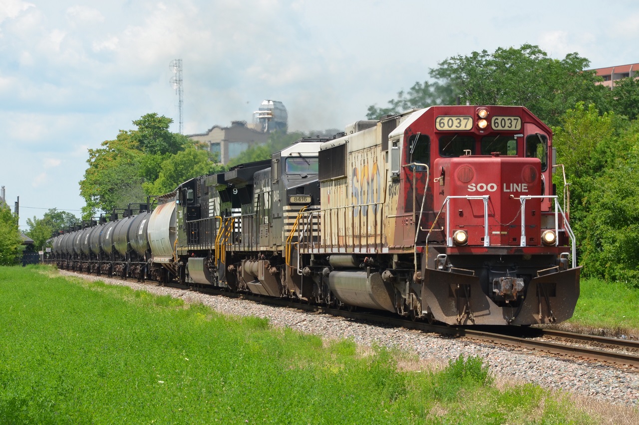 Looking back through my past photos, I came upon another shot of CP 646. This is probably the best lashup I have ever seen and I believe it's worth posting another shot. I wonder how long these remaining SOO SD60s will remain around.