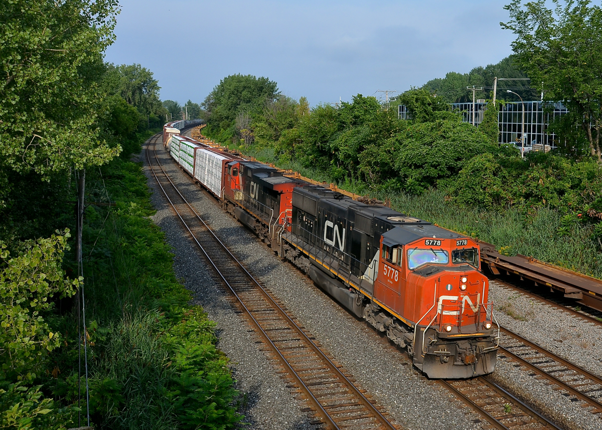 The usual CN power. SD75I CN 5778 & Dash9-44CW CN 2647 lead a short (172 axles) CN 324 through the Ville St-Pierre neighbourhood in Montreal.