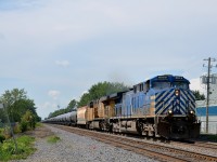 I was at Exporail today for their model train weekend, but snuck out to a nearby crossing to wait for a CP 550 with a CEFX-UP combo for power. Here CEFX 1018 and UP 5522 lead a loaded oil train bound for Albany past MP 36 of CP's Adirondack sub.